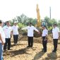 Pj Bupati Sampang H. Jonathan Judianto bersama Kepala Dinas terkait saat menyurvei lahan yang bakal dijadikan Dekranasda Kota Bahari.