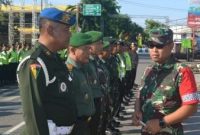 Dandim 0827/Sumenep, Letkol Inf. Ato Sudiatna saat cek kesiapan pasukan pengamanan Presiden RI dan kelancaran acara FKMA.