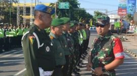 Dandim 0827/Sumenep, Letkol Inf. Ato Sudiatna saat cek kesiapan pasukan pengamanan Presiden RI dan kelancaran acara FKMA.
