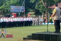 Kapolda Jatim Irjen Pol Luki Hermawan Saat Apel di Mapolres setempat  di dampingi Kapolres Bangkalan AKBP Boby Pa'ludin Tambunan