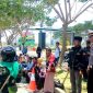 Ipda Syaiful Ilmi bersama Wakil Presiden Mahasiswa, Badrus Sholeh saat memantau Pelaksanaan Ujian Praktik pembuatan SIM  di UTM