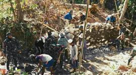 Suasana kegiatan Pembangunan TMMD ke 103 di Dusun Bundek Timur, Desa Durin Timur, Kecamatan Konang