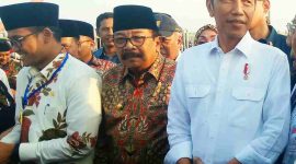 Presiden Jokowi bersama Gubernur Jawa Timur Pakde Karwo dan Bupati Bangkalan R. Abdul Latif.