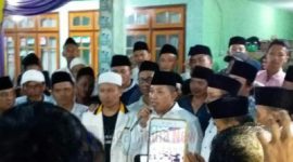 H. Slamet Junaidi saat menyampaikan paparan bersama tim.