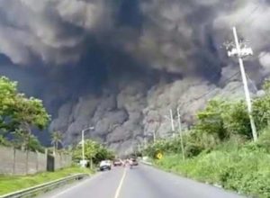 Bencana Sulteng Belum Usai, Kini Gunung Soputan di Sulawesi Utara Meletus