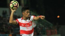 Pemain lini belakang Madura United (Benny Wahyudi).