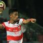 Pemain lini belakang Madura United (Benny Wahyudi).