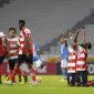 Bentuk wujud syukur pemain Madura United (Zahrahan) usai mencetak gol ke gawang Persib Bandung.