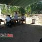 Tempat Pemungutan Suara (TPS) 8 Dusun Onjur Daya,  Desa Bunten Barat, Kecamatan Ketapang, tampak sepi pemilih.