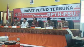 Komisioner KPUD Sampang saat rapat pleno di aula KPUD Sampang