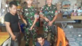 Pelaku saat diamankan Satgas Pamtas Yonif 511/DY.