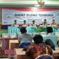 Suasana tengah berlangsungnya kegiatan rekapitulasi dan penetapan hasil penghitungan suara tingkat kabupaten dalam Pemungutan Suara Ulang (PSU) Pilkada Sampang oleh KPUD setempat.