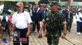 Walikota Cimahi Ajay M Priatna bersama Komandan Pusdikhub AD Chb Dede Mulyana, saat hendak memulai aksi gotong royong bersih-bersih lingkungan.
