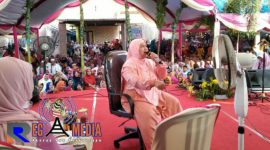 Mamah Dedeh saat menyampaikan tausiyahnya dihadapan para jama'ah tabligh.