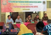 Suasana saat berlangsungnya kegiatan penyuluhan dan penerangan program pembinaan masyarakat taat hukum (Binmatkum) di Kecamatan Omben yang digelar Kejaksaan Negeri Sampang bersama PWI.