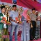 Para pemenang lomba seni rebana saat pose bersama dengan Kabag Ops Polres Bangkalan Kompol Nurhalim.