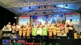 Pj Bupati Sampang H. Jonathan Judianto saat membuka pagelaran Pameran Pembangunan 2018, secara simbolis dengan memukul alat tradisional dug dug, didampingi Forkopimda Kab. Sampang.
