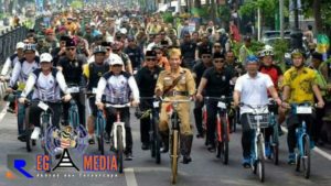 Jokowi bersama 25 Ribu Peserta Gowes Jadikan Bandung Lautan Sepeda