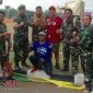 Pose bersama personel Olokejo Band usai manggung.