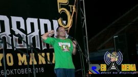 Pj Bupati Sampang (Jonathan Judianto) saat memberikan sambutan dalam acara malam puncak Unniversary Trunojoyo Mania yang ke-5.
