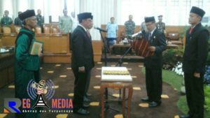 Ketua DPRD Kota Cimahi Lantik Dua Anggota PAW