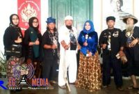 Ketua Padepokan Bambu Banten H.Rd, Taufik sophiadi (tengah).