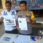 Kapolres Sampang AKBP Budhi Wardiman dan Kasat Reskrim Polres Sampang AKP Heri Kusnanto saat menunjukan gambar barang bukti pistol yang digunakan tersangka.