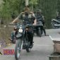 Dengan mengemdarai motor trail, Danrem 084/Bhaskara Jaya, Kolonel Inf Sudaryanto, tinjau langsung sasaran fisik TMMD. 