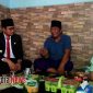 Bupati Bangkalan R. Abdul Latif Amin Imron bersama orang tua Alm. Rabagus Nurwito