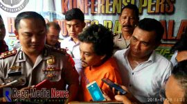 Kapolres Bangkalan AKBP Boby Pa'ludin Tambunan di dampingi Satreskim Polres Bangkalan saat pers release tersangka pembunuhan di Desa Katol Barat.