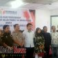 Bawaslu Bangkalan saat berpose bersama narasumber 