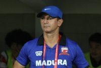 Pelatih Madura United FC (Gomes De Oliviera).