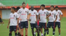 Pemain Madura United saat menjalani latihan.