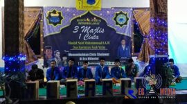 Suasana saat berlangsungnya acara bersholawat bersama di Balai Penyuluhan Kamal, Bangkalan. 