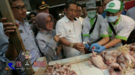 Wakil Walikota Bandung, Yana Mulyana, saat sidak ke Pasar Pasar Anyar, Kecamatan Astana Anyar, Kelurahan Panjunan, Bandung.