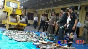 Polres Sampang Musnahan BB Miras dan Knalpot Bronk