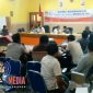 Suasana saat rapat koordinasi dan evaluasi badan adhoc, di aula kantor KPUD Sampang.