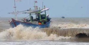 Musim Hujan, BMKG Sumenep Imbau Masyarakat Waspada Saat Beraktivitas di Laut