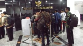 Komisioner KPUD Sampang saat di Gedung Mahkamah Konstitusi.