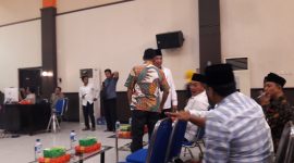 Calon bupati dan wakil bupati terpilih Sampang H.Slamet Junaidi-H.Abdullah Hidayat (Jihad) saat hadir digedung BPU Sampang.
