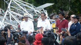 Presiden Jokowi saat mengunjungi korban terdampak sunami selat Sunda (foto:Bey Mahmudin)