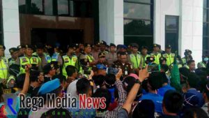 Di Anggap Lamban Tangani Kasus, Puluhan Mahasiswa Gruduk Kejaksaan Negeri Bangkalan