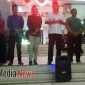 Wakil rektor III H. Boedi Mustiko di Dampingi kepala BAAK, saat pembacaan berita acara Pilpresma di depan Gedung Rektor