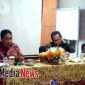Rektor UTM, Dr. Drs. Ec. H. Muh. Syarif M.Si saat memberikan sambutan pada awak media, pada acara FGD dan Gethering Media di UTM.