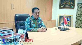 Rektor terpilih Dr. Drs. Ec. H. Muh. Syarif  M.Si., di ruang kerjanya  di lantai 5 Gedung Graha Utama Universitas Trunojoyo Madura