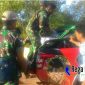 Personel TNI saat amankan miras di Papua