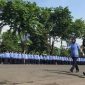 Kasdam V/Brawijaya Brigjen TNI Bambang Ismawan saat cek kesiapan peserta apel HUT Korpri ke 47.