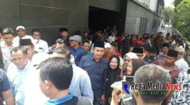 H.Slamet Junaidi dan H.Abdullah Hidayat saat keluar dari pintu samping MK.