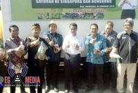 Menteri Pertanian Dr. Ir. H. Andi Amran Sulaiman, MP  pose bersama dengan jajaran PT Alamanda Sejati Utama .