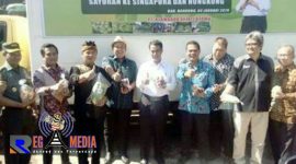 Menteri Pertanian Dr. Ir. H. Andi Amran Sulaiman, MP  pose bersama dengan jajaran PT Alamanda Sejati Utama .